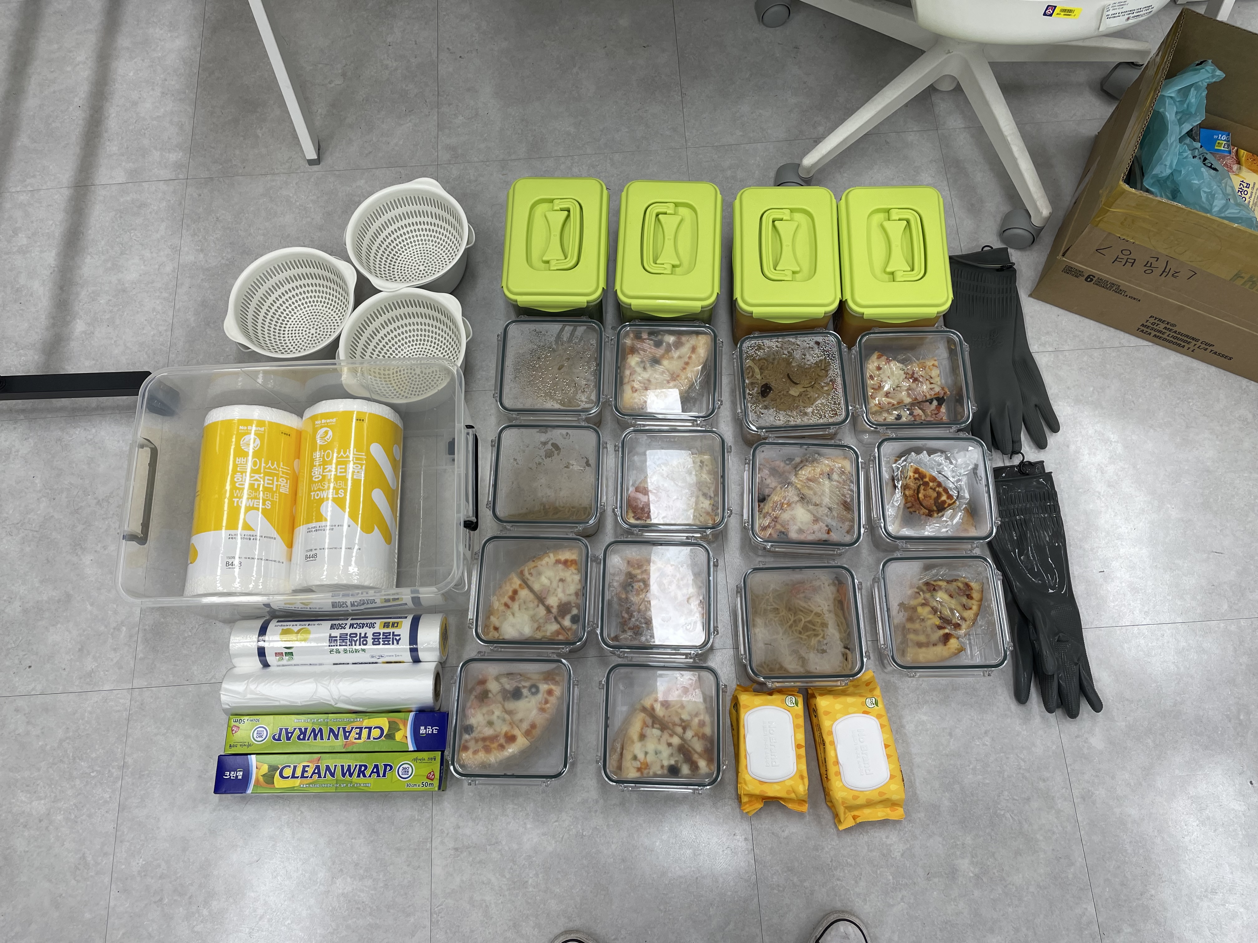 사용하던 기구들을 다시 모두 모아놓고 이런 사진을 이 날만 8장 찍었다.